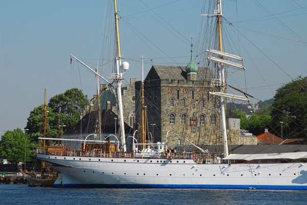 S/S Statsraad Lehmkuhl & Rosenkrantztårnet