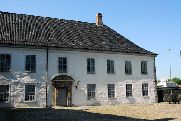 Historic building next to the Hkonshallen
