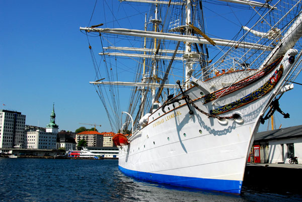 S/S Statsraad Lehmkuhl tied up in Bergen