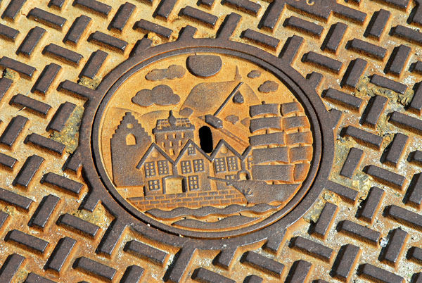 Bergen manhole cover