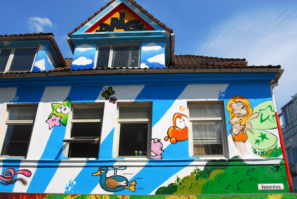 Cartoon painted house, Vaskerelven, Bergen