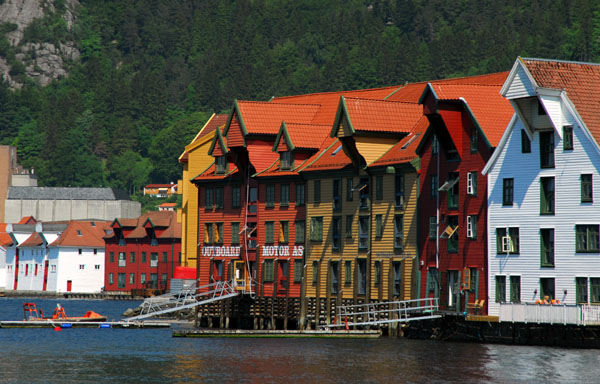 New waterfront buildings in the style of Bryggen, Skuteviken