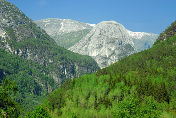 Approaching the scenic Nrydalen