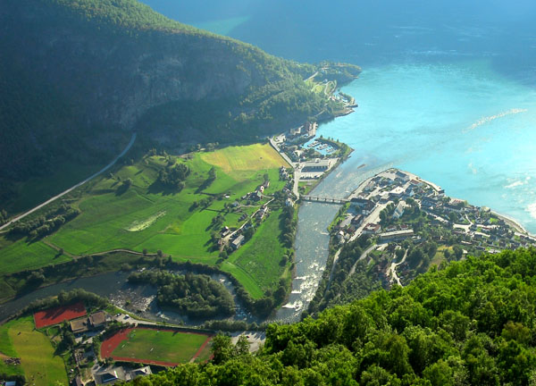 Bjrgo Lookout from the Aurlandsvegen high above the fjord and town of Aurland