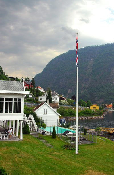 Lawn of the Hofslund Fjordhotel