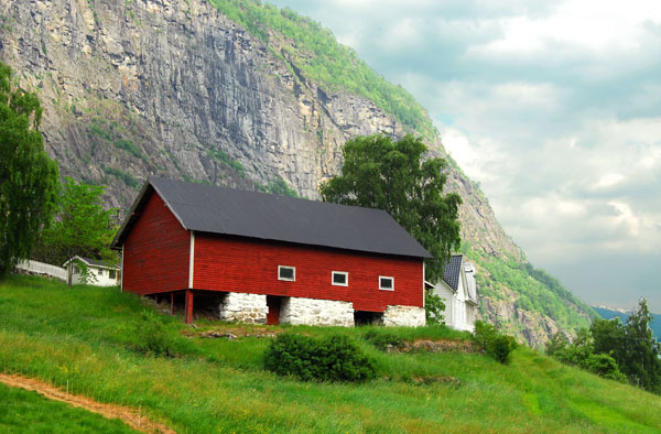 Red barn near Solvorn