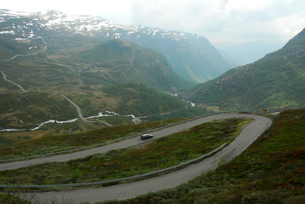 Hairpin curves climbing to Oscarshaug, Sognefjellet National Tourist Route, Jotunheimen