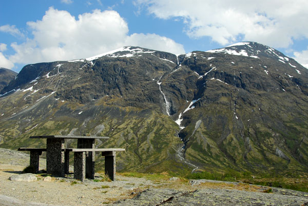 Viewpoint at the juction of the road up Leirdalen