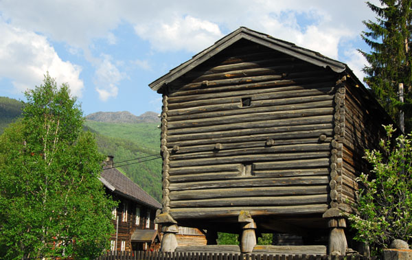 Log cabin, Risheim