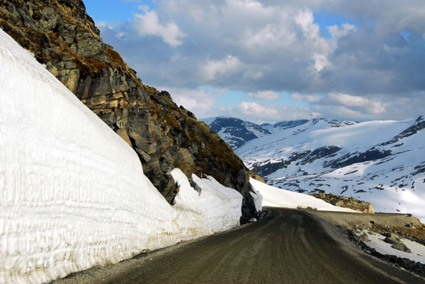 Descending Dalsnibba mountain road