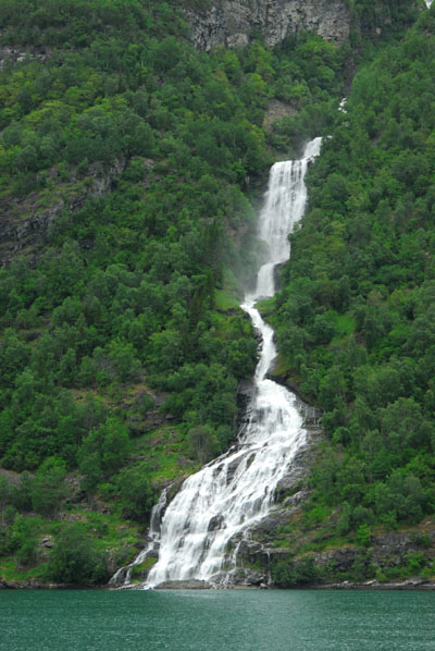 One of many smaller waterfalls