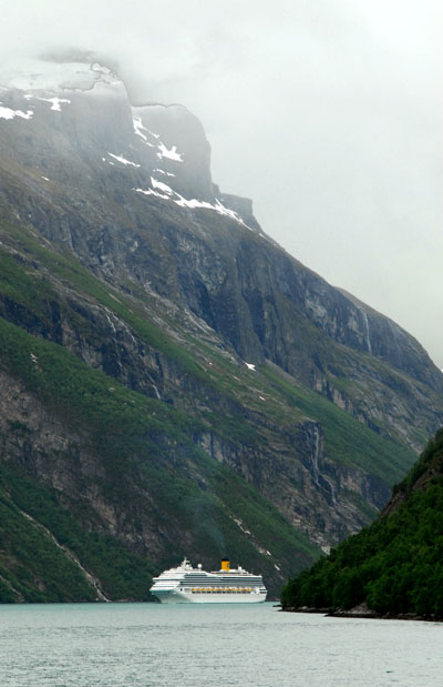 Cruise ship, Geirangerfjord