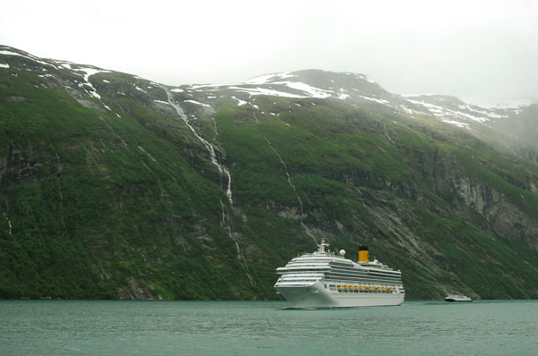 M/V Costa Magica (Costa Cruises) in Geirangerfjord