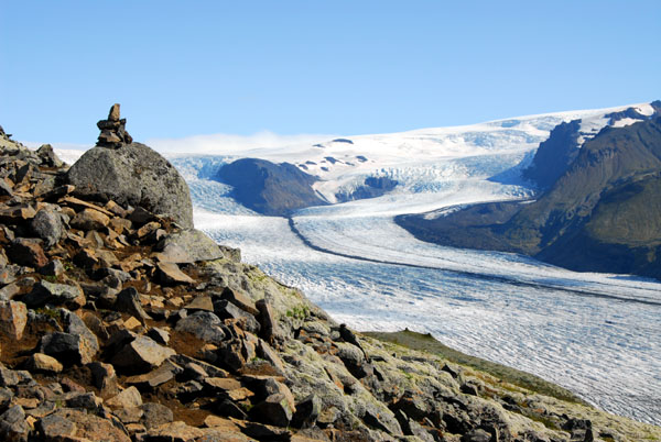 Stone marker at an upper viewpoint overlooking the Skaftafell glacier