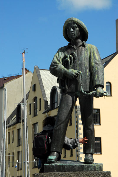 Fisherman statue, Ålesund