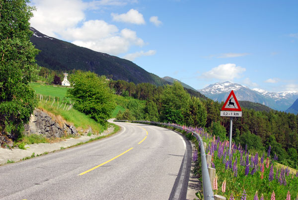 Route 650 along Norddalsfjorden