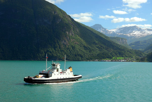 Norddalsfjorden ferry between Linge and Eidsdal