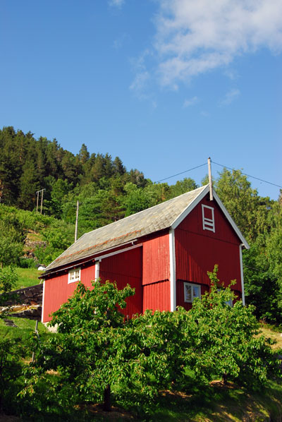 Red barn, Valldal
