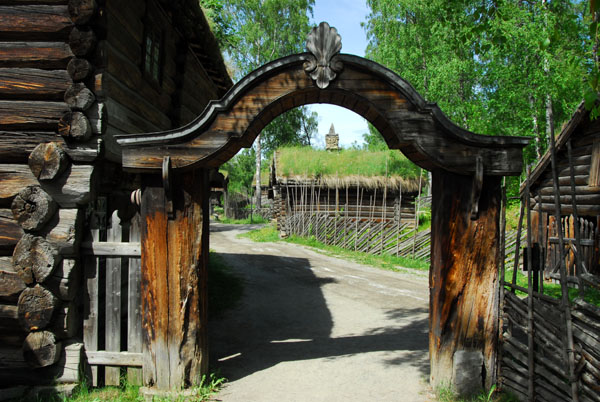 Gate to the Bjrnstad-Hof, Maihaugen
