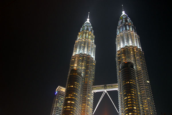 Petronas Towers held the world's tallest building record 1998-2004