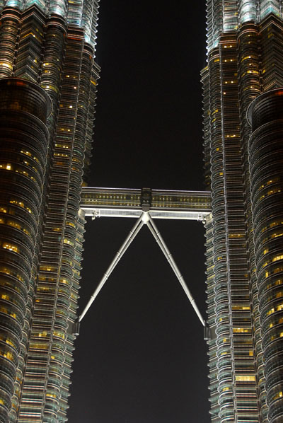 Bridge connecting the two towers (41/42 floor)