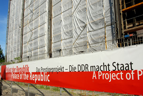 DDR Palast der Republik during deconstruction