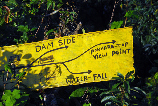 Trail marker on the World Peace Pagoda route