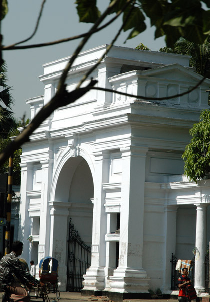 Gate to the old High Court, Dhaka