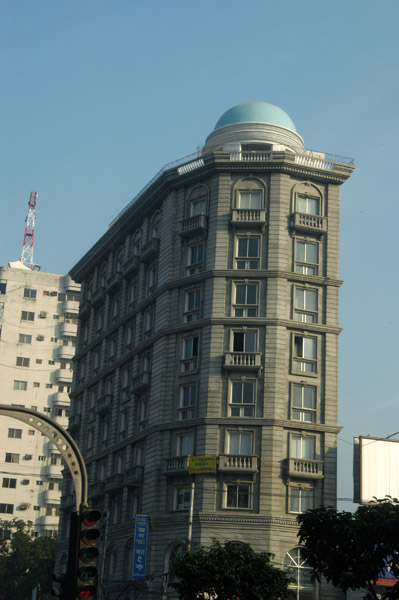 A respectable looking office building at the Banglas Motors crossing, Kazi Nazrul Islam Ave