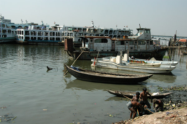 The Burigana, like most rivers in Bangladesh, is a branch of the mighty Ganges