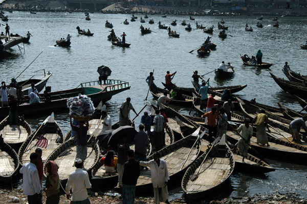 Hundreds of sampans and other little wooden boats plying the Buriganga River in the center of Dhaka