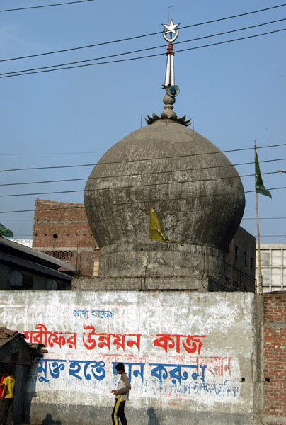 Dome of a small mosque looking surprisingly like a Buddhist stupa