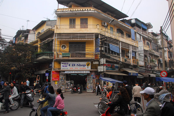 Busy intersection, Pho Hang Bac, Old Quarer, District of the 36 Guilds, Hanoi