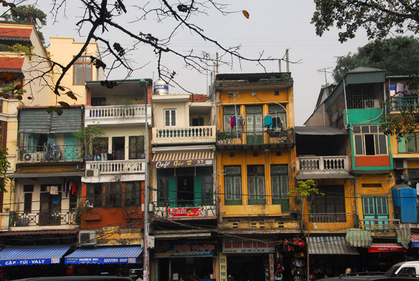 Pho Dinh Tien Hoang, north end of Hoam Kiem Lake, Hanoi