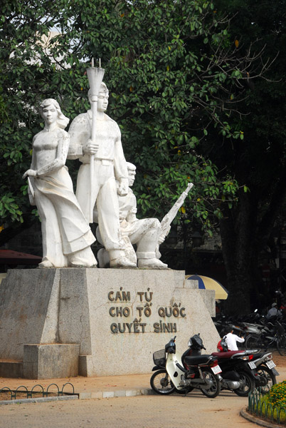 Martyrs' Monument, NE corner of Koan Kiem Lake