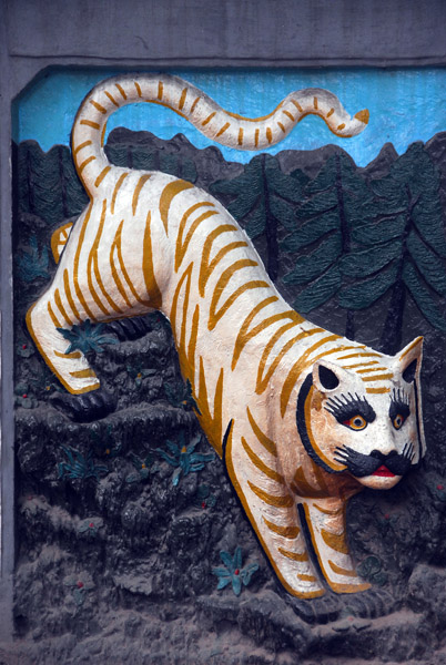 Tiger, The Huc Bridge gate, Hanoi