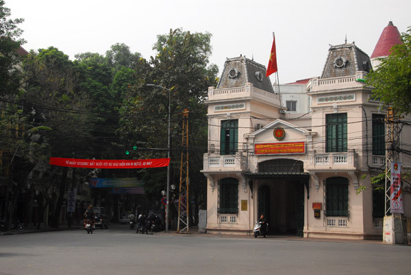 Intersection of Pho Le Thai To and Pho Trang Thi, Hanoi