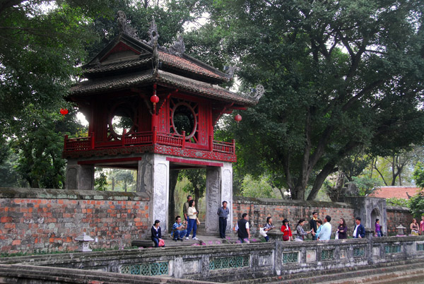 Kue Van Cac gate, dedicated to the divinity of literature, 1805 Temple of Literature, Hanoi