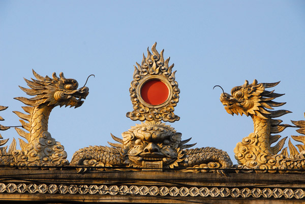 Temple roof top, District of the 36 Guilds, Old Quarter, Hanoi