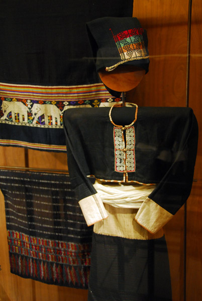 Thai (Tay Thanh) women's outfit