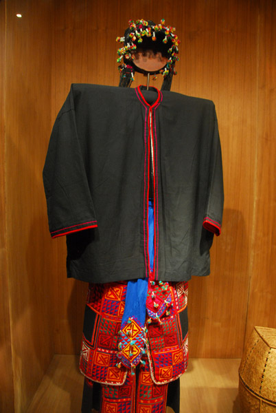 Lo Lo man's costume, Ha Giang