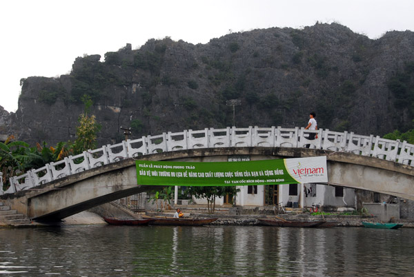 Bridge over the Ngo Dong River, Tam Coc