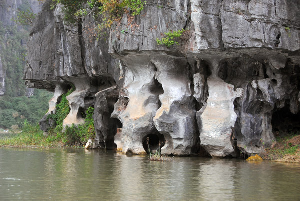 Rock formation, Ngo Dong River, Tam Coc (Ninh Binh)