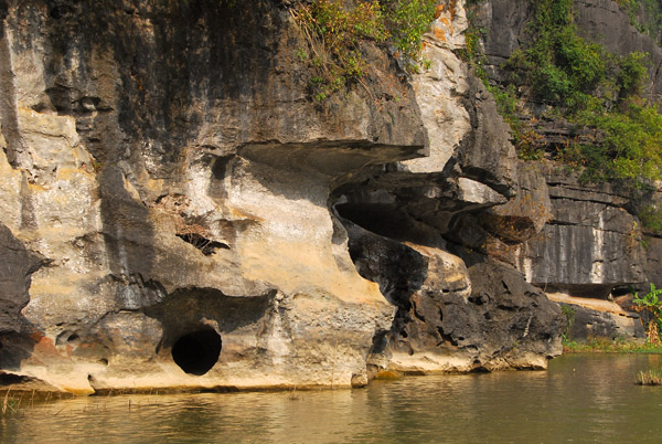 Rock formations, Ngo Dong River, Tam Coc