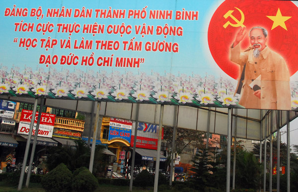 Ho Chi Minh watching over Ninh Binh (translation anyone?)