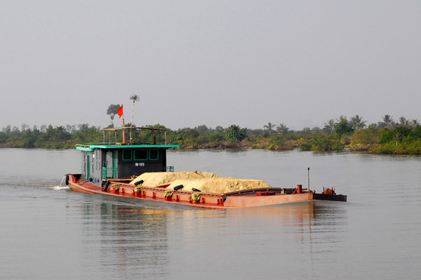 Fully loaded small bulk cargo carrier, Bach Dang River