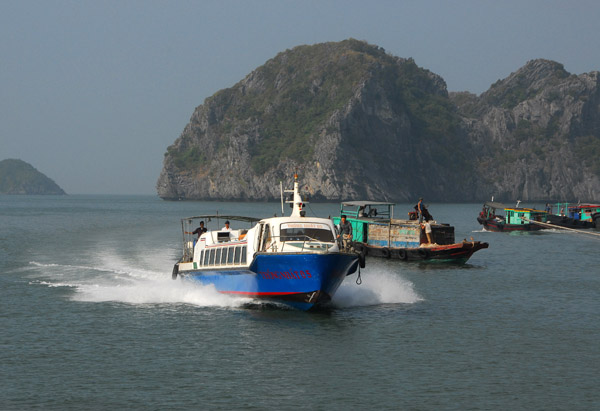 Another high speed ferry to Cat Ba Island, Thong Nhat 05