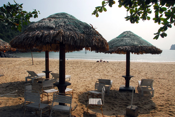 Thatched beach umbrellas - Cat Co 2, Cat Ba Island