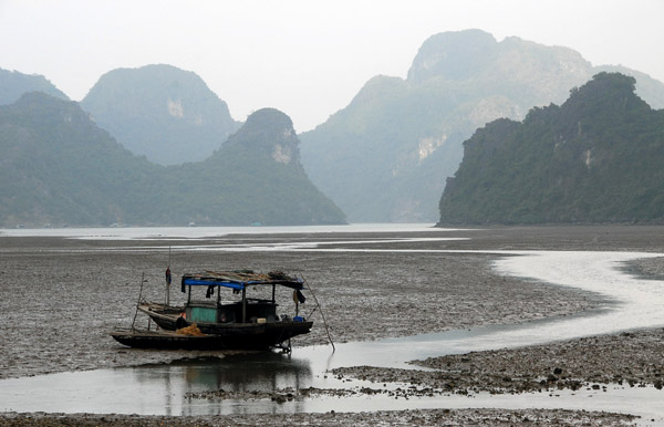 Grounded fishing boat at low tide, north Cat Ba Island
