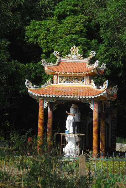 Shrine, Hien Hao, Cat Ba Island